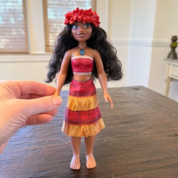 Disney Singing Original Moana Fashion Doll - Picture 3 of 10